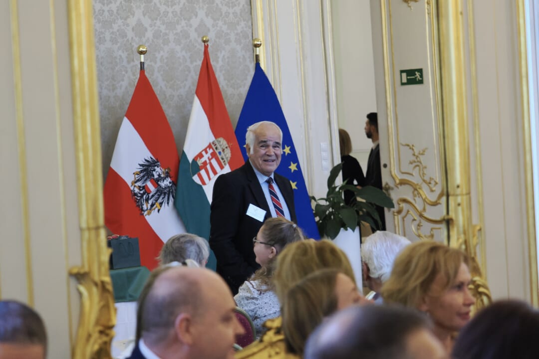 PA040110